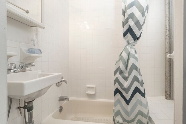 Building Photo - 312 E 93rd St