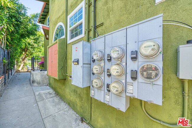 Building Photo - 1112 Ocean Park Blvd