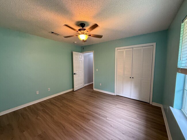 Building Photo - 1137 Carla Dr