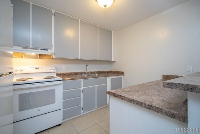 Building Photo - $3300 / 4 Bed /2 Bath / 2 Parking IN PEARL...