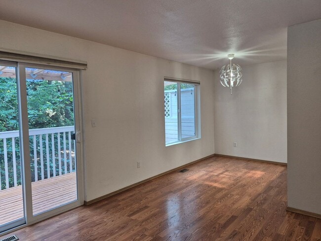 Building Photo - Cozy Yet Spacious Home For Rent!!