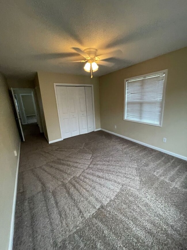 Building Photo - Briarwood West -