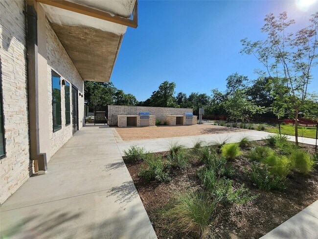 Building Photo - 4802 S Congress Ave