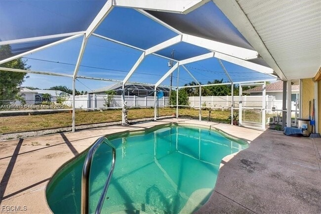 Building Photo - 915 SE 20th St