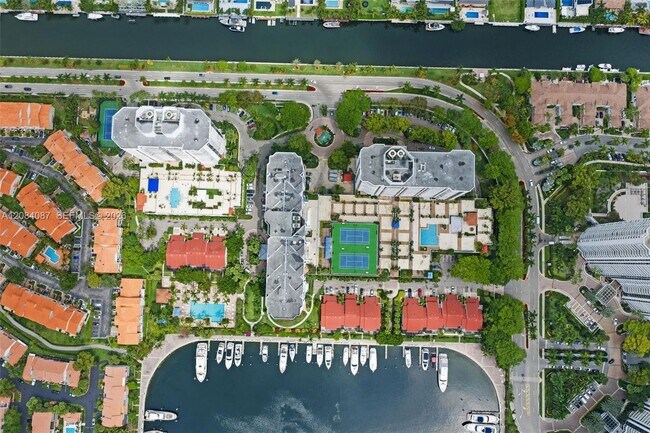 Building Photo - 3640 Yacht Club Dr