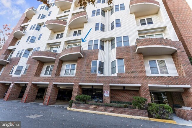 Building Photo - 301 S Reynolds St