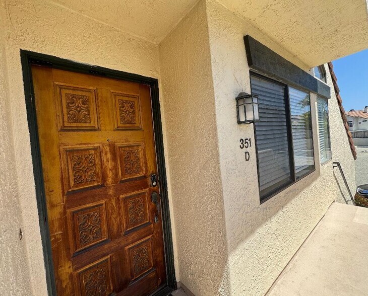 Building Photo - 351 N Melrose Dr
