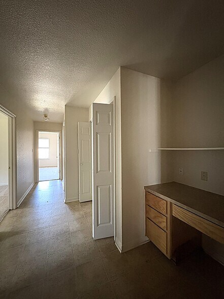 Building Photo - 2703 Vernice Loop