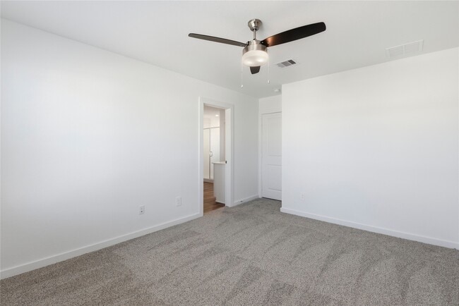 Building Photo - 3022 La Latina Dr