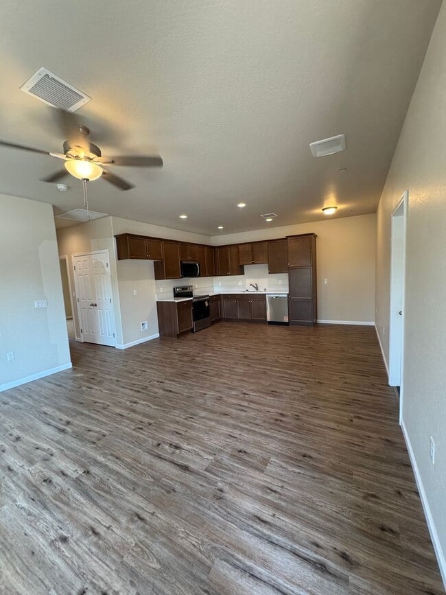 Building Photo - 4267