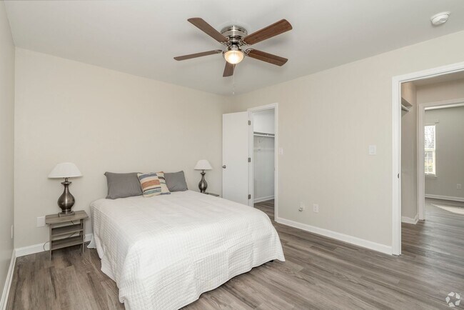 Building Photo - Hidden Gem! 2BD/1BTH with WiFi & Washer/Dryer Included!