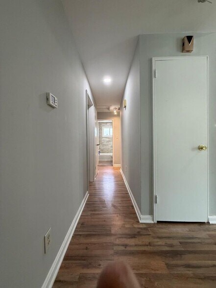 Building Photo - 1112 Chaplin St SE