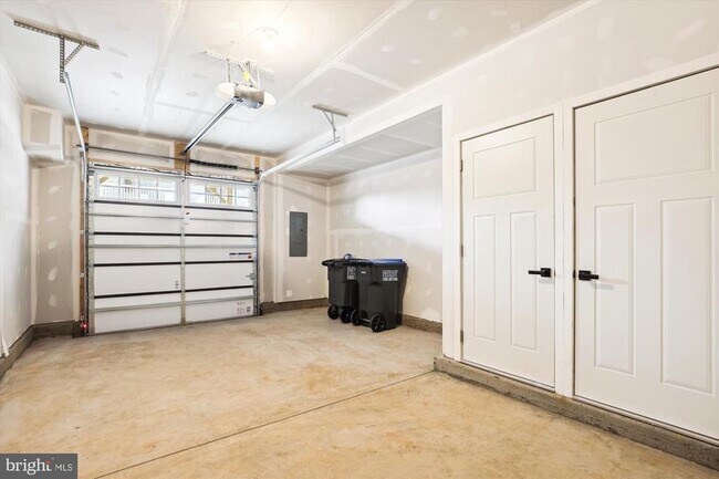 Building Photo - 14076 Sunrise Valley Dr