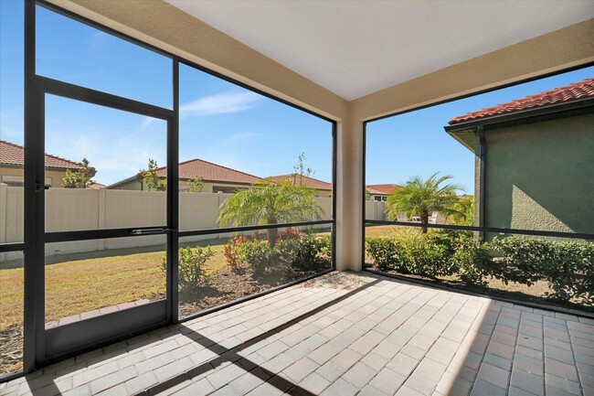 Building Photo - 2Bed/2Bath + Den in Gated Community of Nokomis + 2-Car Garage