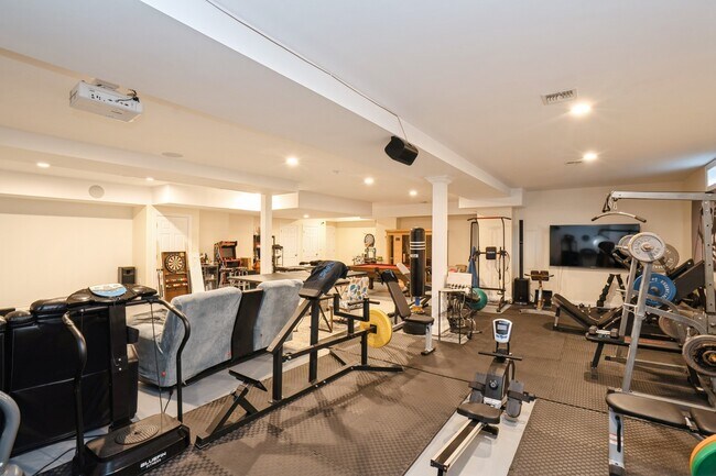 Building Photo - 105 Westervelt Pl