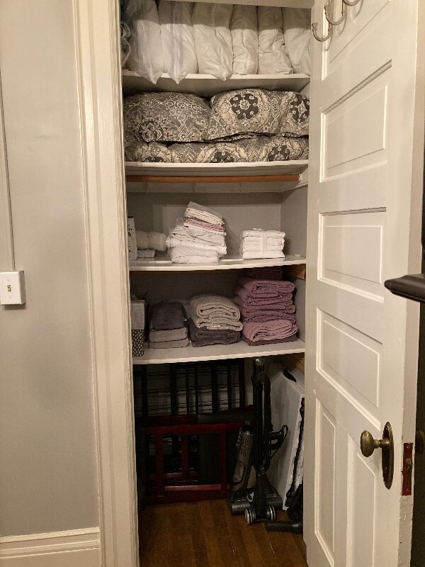 Building Photo - 593 Laurel Ave