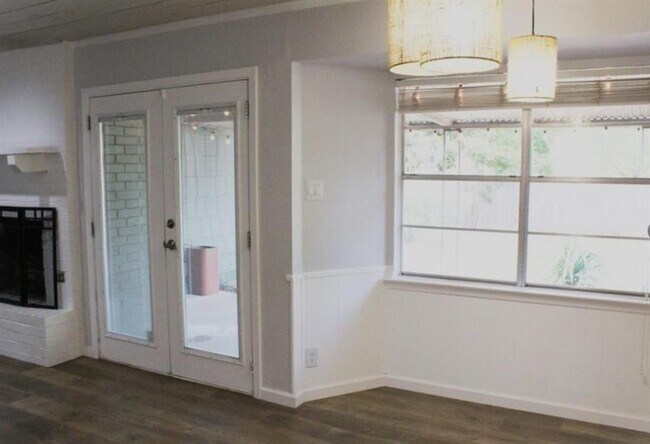Building Photo - 1507 Pine Knoll Dr