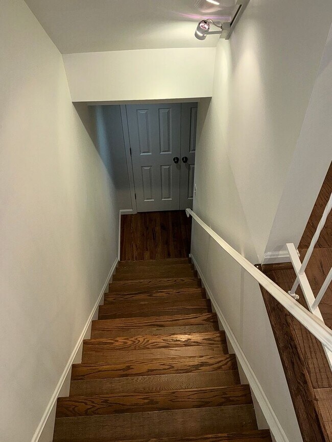 Building Photo - 20520 Strath Haven Dr