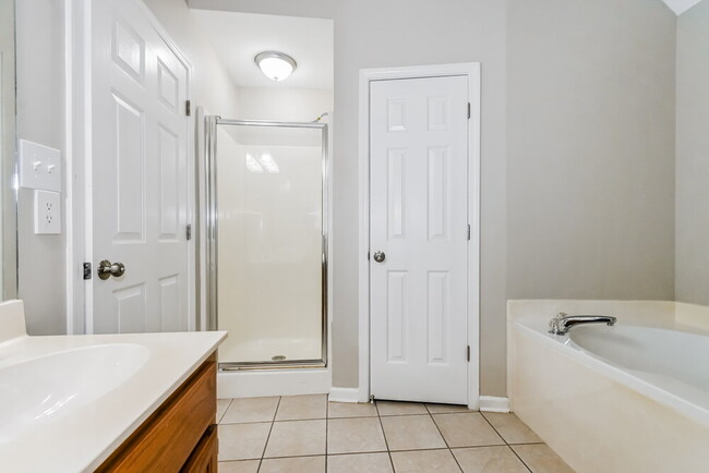 Building Photo - 1337 Pendulum Dr N