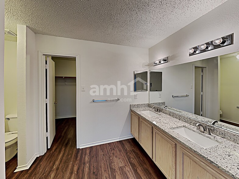 Building Photo - 16656 Jasmine Springs Dr