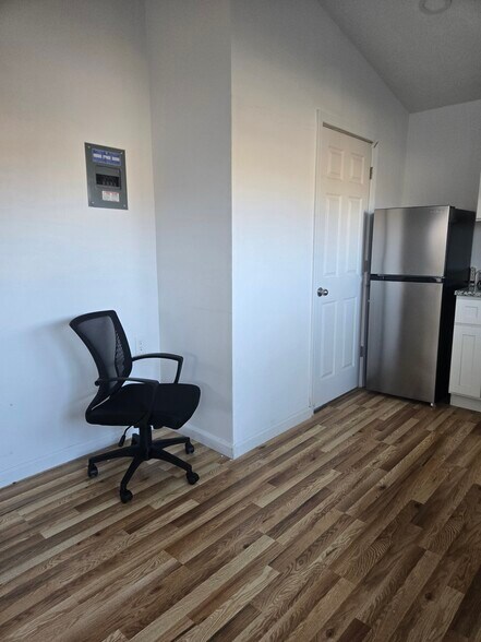 Building Photo - 1874 Queens Rd