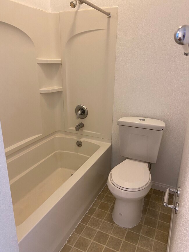 Master Bathroom - 2485 Creekside Ct