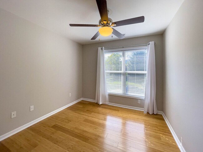 Building Photo - Spacious Three-Bedroom Townhouse in West A...