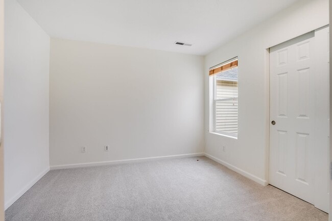 Building Photo - Beautiful 4 Bed, 3 Bath Rental Home in Hil...