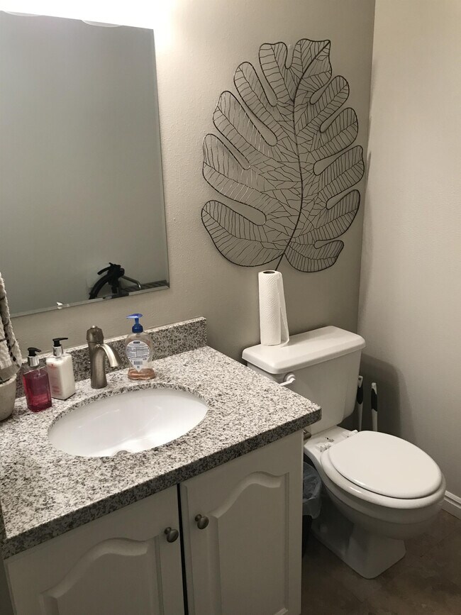 Building Photo - 986 900 E