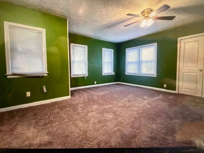 Building Photo - cozy 2 bed house