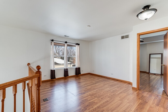 Building Photo - 1544 Suncrest Ln