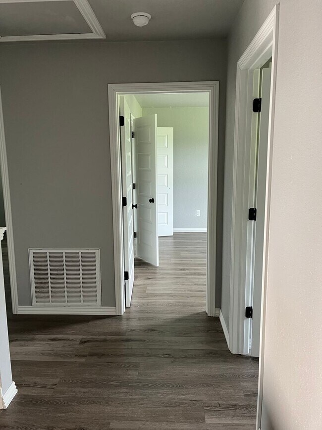 Building Photo - COX-NORTHRIDGE DRIVE TOWNHOMES