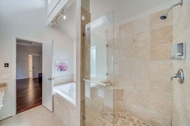 Building Photo - 1021 Mellville Dr