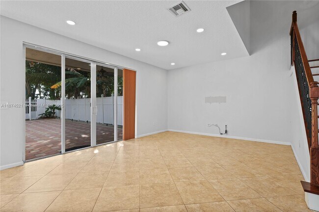 Building Photo - 2658 Sawyer Terrace