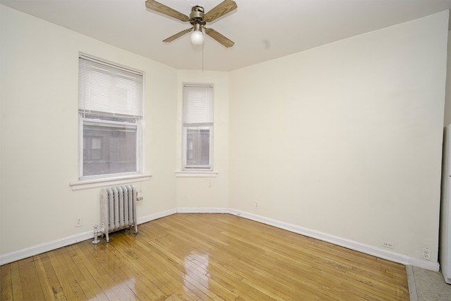 Building Photo - 1347 W Estes Ave