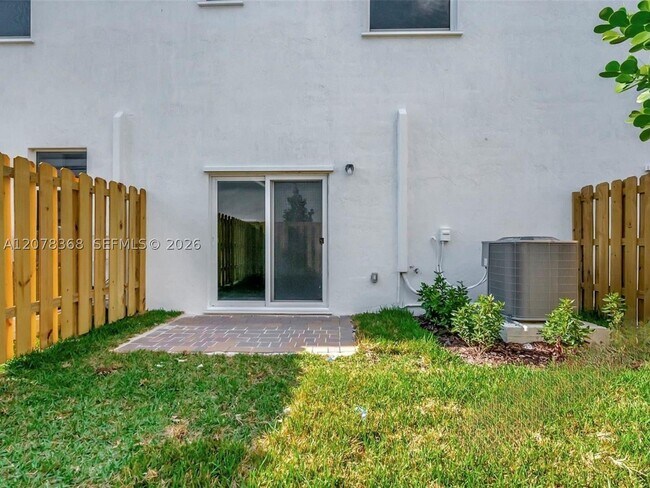 Building Photo - 2574 SE 29th St