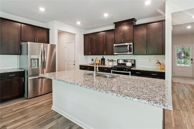 Building Photo - 225 Magnolia Dr