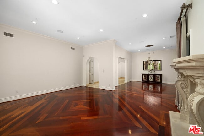 Building Photo - 314 N Palm Dr