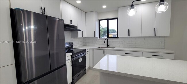 Building Photo - 800 Jann Ave