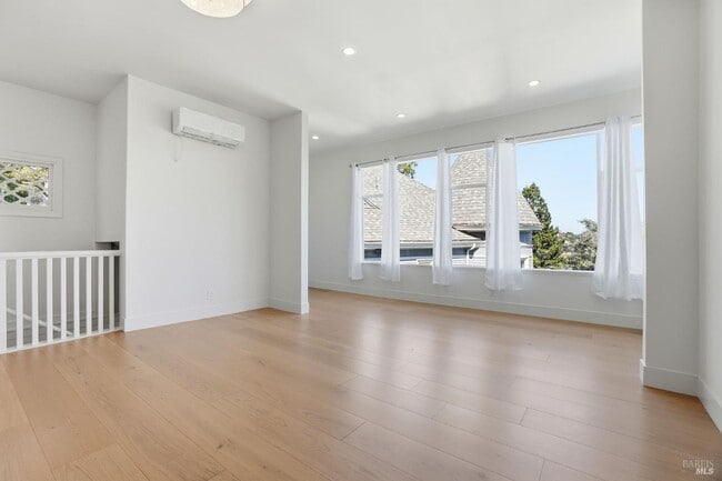 Building Photo - 172 Bella Vista Ave