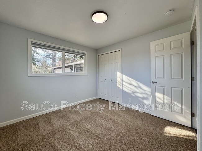 Building Photo - 823 NW 7th Ave