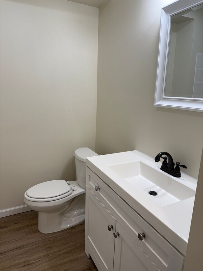 Building Photo - Newly Renovated 2BR in Downtown Myersville!
