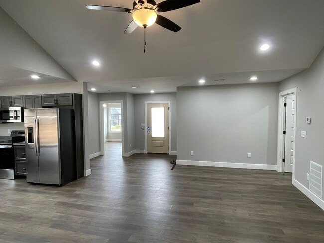 Building Photo - NEW CONSTRUCTION 3 Bed 2 Bath FOR RENT in Waynesville