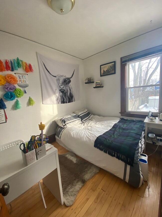 Building Photo - 319 E Montana St