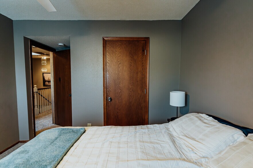 Building Photo - 2042 Louisiana Ave S