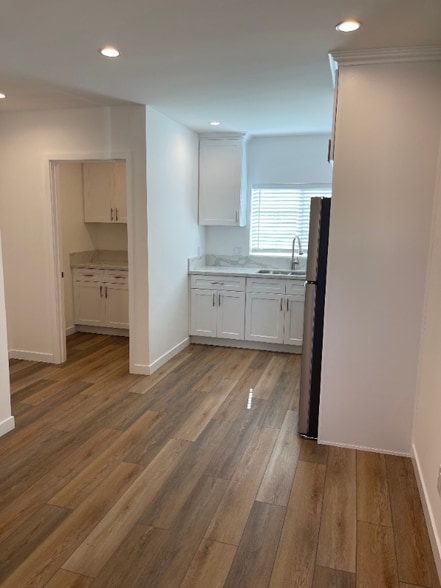 Building Photo - 4177 Naomi Ave