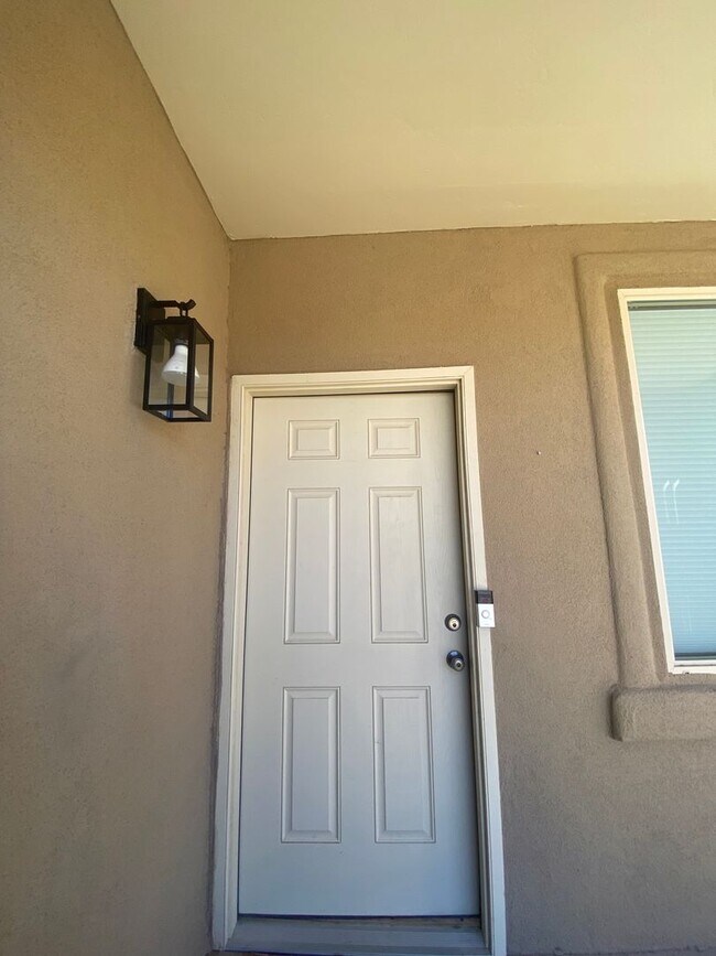 Building Photo - Beautiful 3 Bedroom 2.5 Bathroom House Available Now!