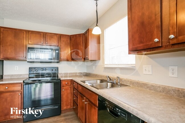 Building Photo - 2608 Liatris Dr