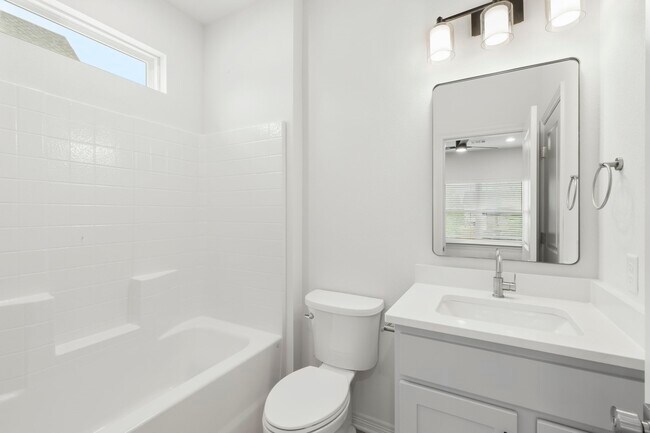 Building Photo - 226 Richards St