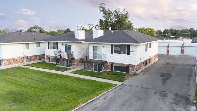 Building Photo - Two-bedroom Apartment in Murray!